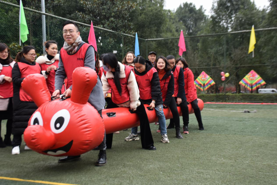 (蛟龍出海)(賽前準備)本次趣味團建包括破冰熱身活動,蛟龍出海,開心毛